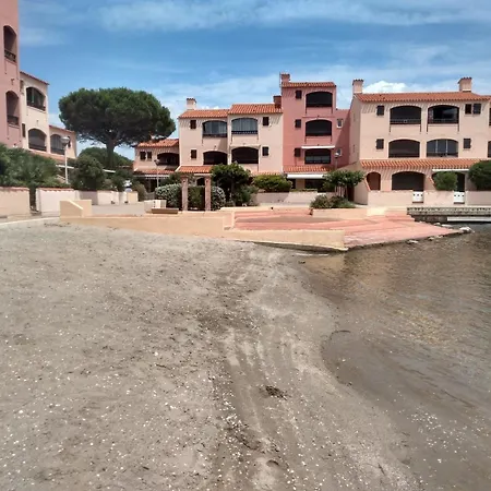 Апартаменты Les Pieds Dans L Eau *